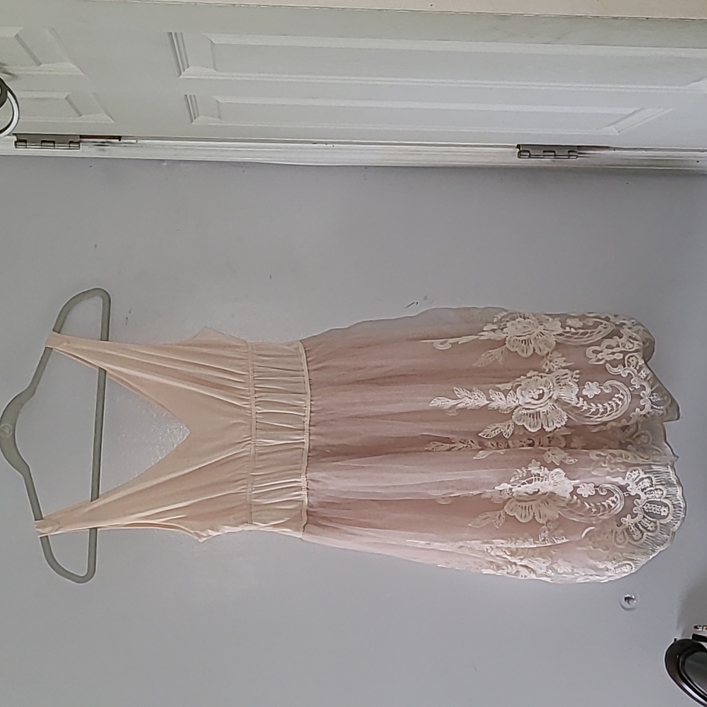Pinky lace dress photo true to color